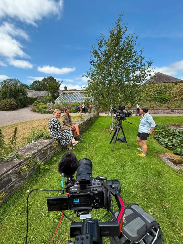 Coast & Country’s Hannah Thomas joined us at @aberglasney recently, where local schoolchildren are learning how to grow fresh produce and cook from scratch🫜 💚

Catch the programme this Friday, 7pm, ITV 1 Wales 📺

📷 @jamesharriesmultimedia