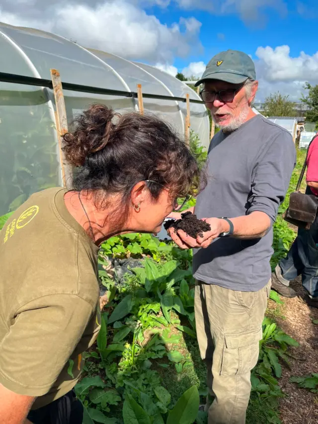 Community food leaders in the making 💪

We know that food - and people power - can spark real change on the ground. 

These community leaders are setting up kitchens, opening up allotments and bringing food into their everyday work. 

Fantastic to hear from @ceginhedyn’s Andrew Kirkpatrick. 

Supported by @networkforsocialchange 👏