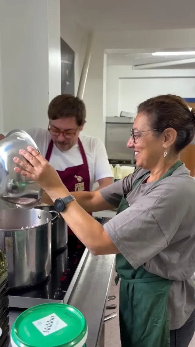 Our mighty team of volunteers have given 690+ hours to Cegin Llanelli over the past six months, crafting nourishing menus from a modest budget, cooking delicious food from scratch, and serving it to the community. 

This week, we celebrate them 👏 

#GetWalesCooking 

Mae ein tîm gwych o wirfoddolwyr wedi cyfrannu dros 690 awr i Cegin Llanelli dros y chwe mis diwethaf. Mae’r tîm wedi creu bwydlenni maethlon gyda chyllideb fach, coginio bwyd blasus, go iawn yn y gegin, a’i weini i’r gymuned.

Yr wythnos hon, rydyn ni’n eu dathlu nhw 👏