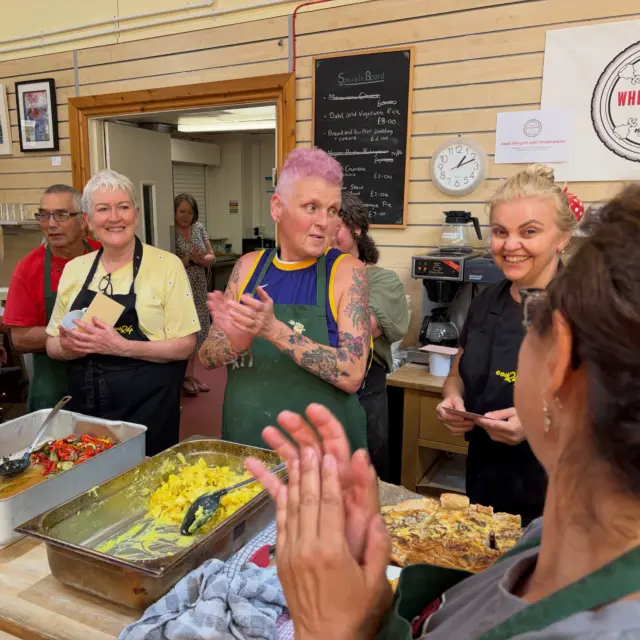 6 months of #CeginLlanelli. 1 big celebration 🥳 6 mis o #CeginLlanelli. 1 dathliad fawr!

Today was about good food, cooked from scratch ✅

It was about people power 💪

…and it was about saying *diolch* to the volunteers who power this community kitchen every week: setting the menu, cooking up a feast, and serving up something really special 💚

Today’s celebratory lunch was cooked predominantly with produce donated by @footholdcymru: diolch!

Stay tuned for more as we mark our first six months 👀 📺

With thanks to @kingcharlesfund @tnlcommunityfund @discovercarms @wcvacymru @theantiochcentre for their support in making #CeginLlanelli happen. 

Join us every Monday 12.30-2.30 at the Antioch Centre, Llanelli.