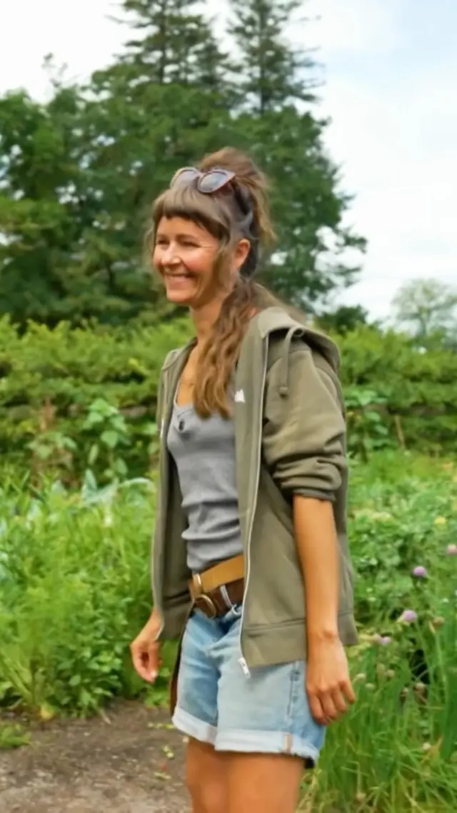 Growing 🤝 Cooking

@cegin_y_bobl has teamed up with @aberglasney @folk_hattie to give schoolchildren the chance to pick some vegetables, sow some seeds and get cooking. 

Hannah Thomas from ITV’s Coast & Country takes a look. 

#GetWalesCooking 

Tyfu 🤝 Coginio
Mae @cegin_y_bobl wedi ymuno â @aberglasney a @folk_hattie i roi cyfle i blant ysgol gasglu llysiau, hau hadau a dechrau coginio. 

Mae Hannah Thomas o Coast & Country ar ITV yn cael golwg.

#TanioCeginCymru 

📺 ITV Wales Coast & Country