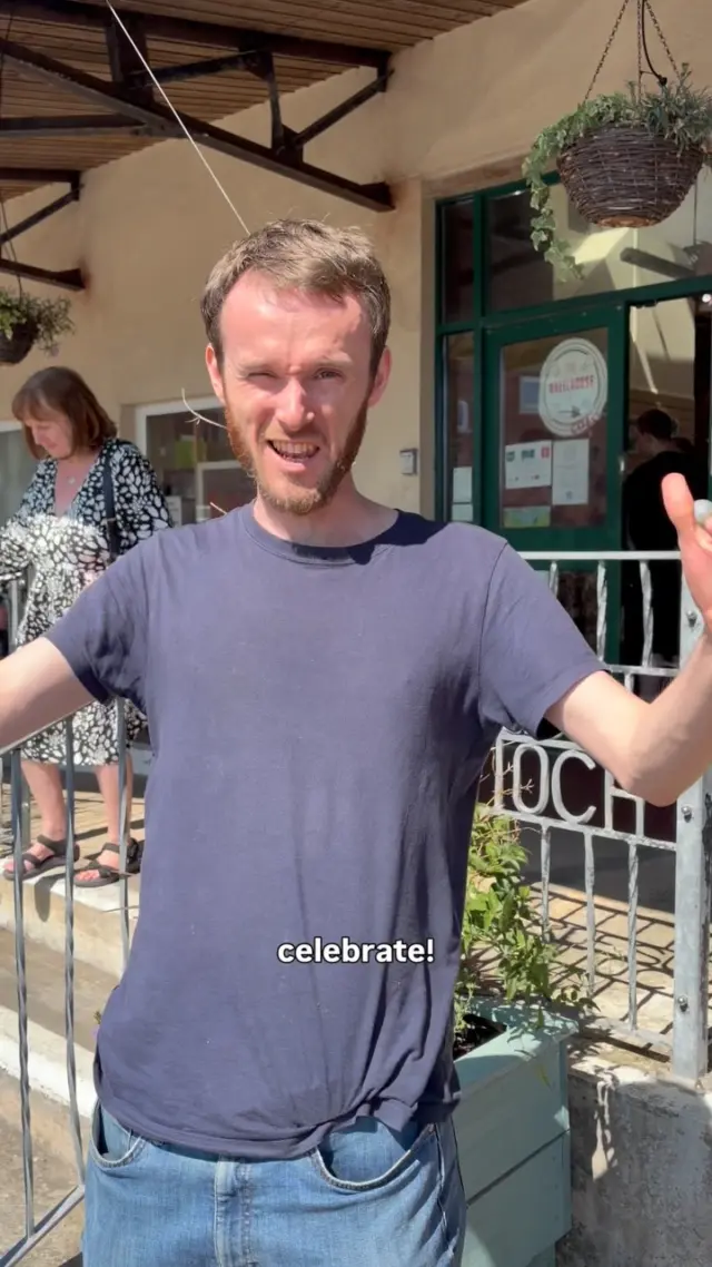 “1000 meals served over the past six months, all powered by volunteers!” — Carwyn Graves, co-founder of Cegin y Bobl. 

It’s your support that fuels our work on the ground, in communities, spreading the skills to cook delicious, nutritious food. 

Join our collective of regular supporters giving £10+ a month at collective.ceginybobl.co.uk. Link in bio. Diolch o galon 💚

#GetWalesCooking 

“1000 pryd wedi’u gweini dros y chwe mis diwethaf, y cyfan wedi’i bweru gan wirfoddolwyr!” — Carwyn Graves, cyd-sylfaenydd Cegin y Bobl.

Eich cefnogaeth chi sy’n gyrru ein gwaith ar lawr gwlad, mewn cymunedau, gan rannu’r sgiliau i goginio bwyd blasus a maethlon.

Ymunwch â’n cydweithfa o gefnogwyr sy’n rhoi £10+ y mis at collective.ceginybobl.co.uk. Dolen yn y bio. Diolch o galon 💚

#TanioCeginCymru