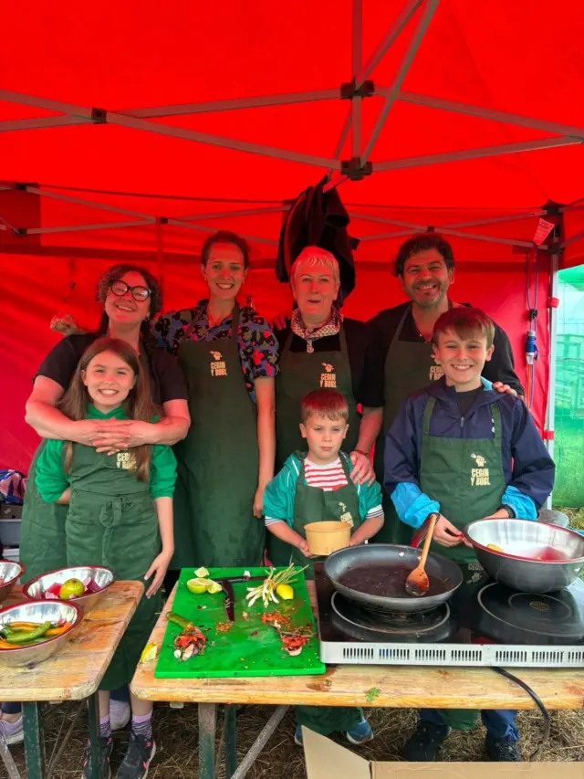 A throwback to a delicious day at @fallow.wales where budding young chefs cooked up a tasty tomato salsa 🍅 Diwrnod gwych — a blasus!

So much support for *every* child in Wales to leave school with the cooking skills they need 🙌 #GetWalesCooking #TanioCeginCymru 

Head to our link in bio to sign up to hear from us, or support our work on the ground by making a donation. Diolch o galon 💚