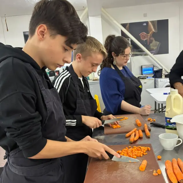 From the kitchen 👉 to the Goods Shed 💚 O’r gegin 👉 i’r Sied Nwyddau

Meals cooked at #CeginLlanelli are now available for pickup from the @hellogoodsshed Community Freezer! 

Pop in Wednesday-Saturday 10am-2pm. Suggested donation of £2 or 3 meals for £5. 

This week’s dish is a beautiful butternut squash soup, cooked with the help of young people on work experience from Ysgol y Strade, alongside volunteer Gary, and Steve who delivered the goods. 

Supported by @tnlcommunityfund @bwydsirgarfood